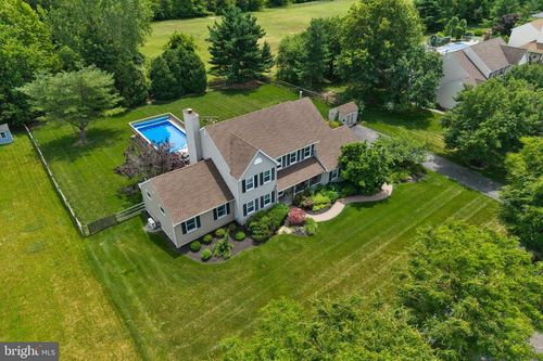 10 Secretario Way, Hamilton, NJ, 08690-2830 | Card Image