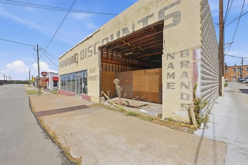 211 W Lamar St, Sherman, TX, 75090-5823 | Card Image