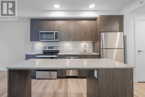 123 4 St Ne, Calgary, AB, T2E3R8 | Card Image