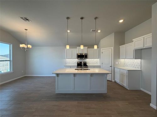 1016 Redwood Creek Dr, Yukon, OK, 73099-3552 | Card Image