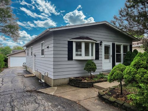 319 Hillandale St, Round Lake, IL, 60073-3300 | Card Image