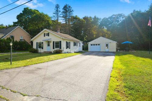 31 Hillside Ave, Derry, NH, 03038-2215 | Card Image