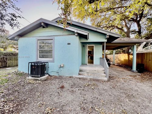 7528 3rd Ct, Miami, FL, 33138-4916 | Card Image