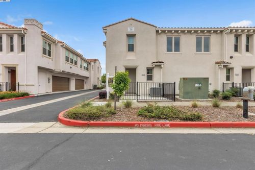 unit-34104-5301 E Commerce Way, Sacramento, CA, 95835-3033 | Card Image