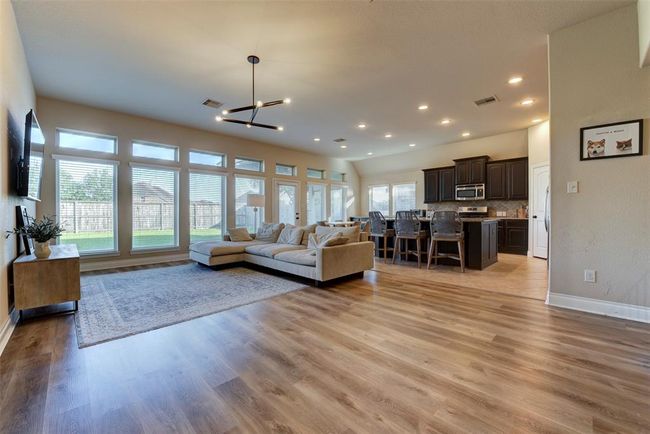 2407 Lost Bridge Ln, House other with 4 bedrooms, 2 bathrooms and 2 parking in Pearland TX | Image 8