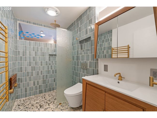 1115 Lake Front Rd, House other with 4 bedrooms, 4 bathrooms and 2 parking in Lake Oswego OR | Image 39