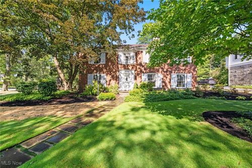 16 Lyman Cir, Shaker Heights, OH, 44122-2111 | Card Image