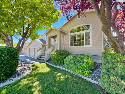 1208 N Pittsburg St, Kennewick, WA, 99336-8138 | Card Image