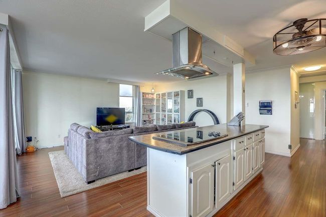1204 - 11980 222 St, Condo with 2 bedrooms, 2 bathrooms and null parking in Maple Ridge BC | Image 5