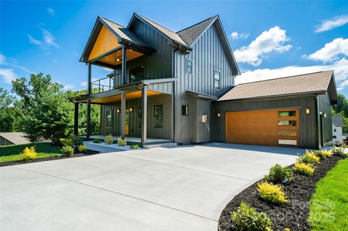 253 Eagles Eye Dr, Hendersonville, NC, 28792-0120 | Card Image