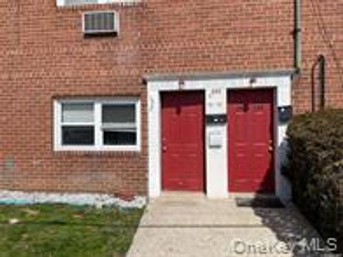 2sw-1690 Newbridge Rd, North Bellmore, NY, 11710-1606 | Card Image