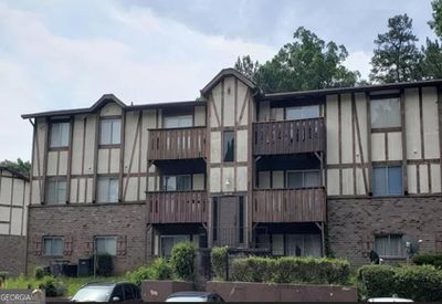 1505 Camelot Drive, Condo with 2 bedrooms, 2 bathrooms and 2 parking in College Park GA | Image 1