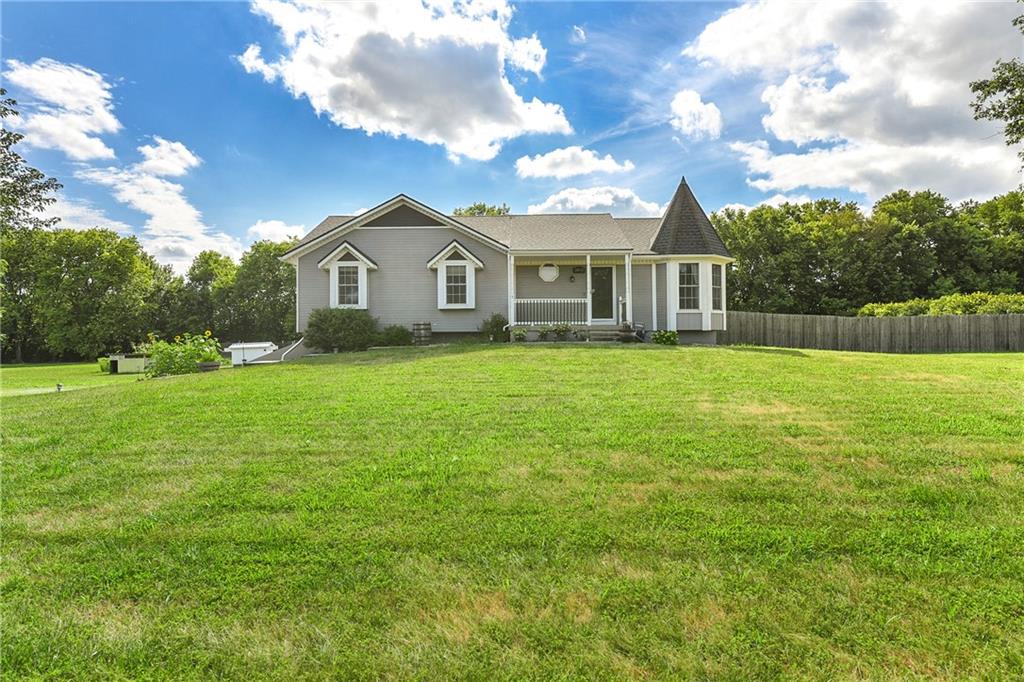Tanaine Ln, Peculiar, MO 64078