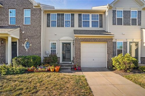 1444 Wellingshire Cir, Cuyahoga Falls, OH, 44221-5196 | Card Image