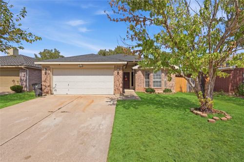 2332 Corral Dr, Fort Worth, TX, 76133-8911 | Card Image