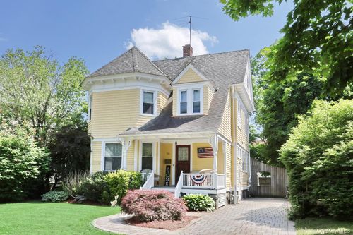 73 E Maple Ave, Suffern, NY, 10901-5609 | Card Image