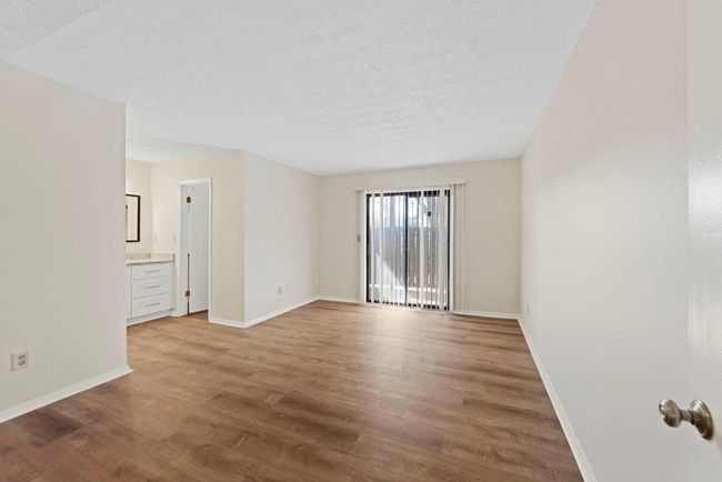 601 Park Ridge Cir, Condo with 2 bedrooms, 2 bathrooms and 2 parking in Marietta GA | Image 11