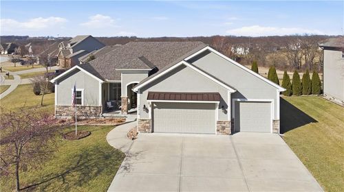 17710 Mission Ridge Dr, Smithville, MO, 64089 | Card Image