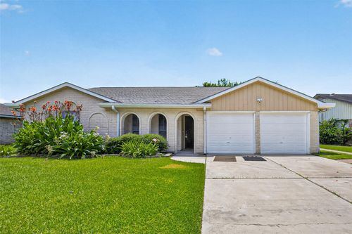 12215 Meadowdale Dr, Meadows Place, TX, 77477-1422 | Card Image