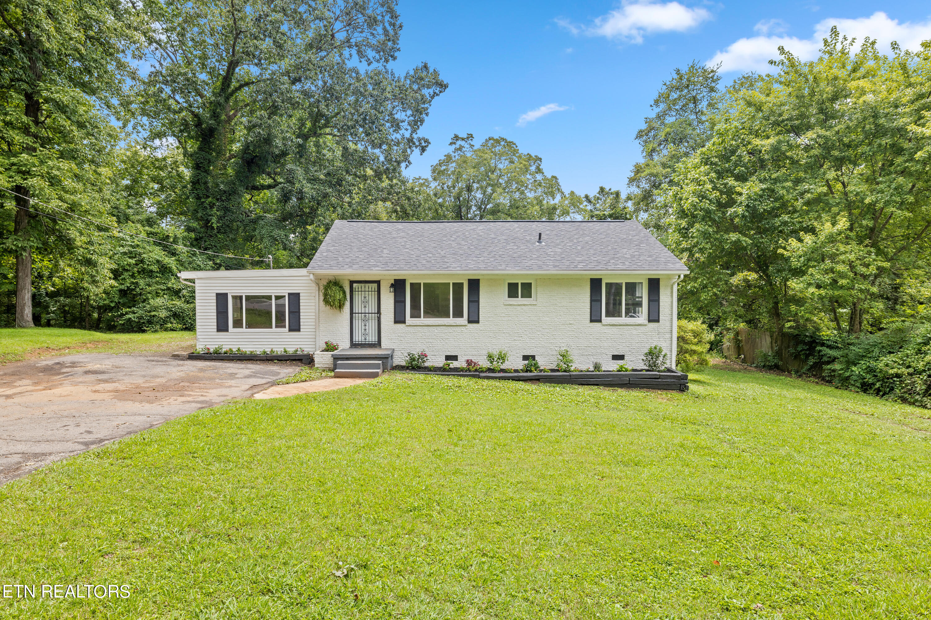Beechwood Dr, Knoxville, TN 37920