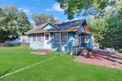 23 Furman Ln, Patchogue, NY, 11772-3652 | Card Image