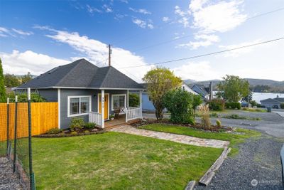 2812 Martin Street, House other with 2 bedrooms, 1 bathrooms and 1 parking in Bellingham WA | Image 2