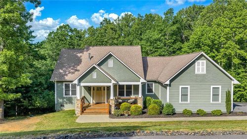 261 Vine St, Jefferson, NC, 28640-8862 | Card Image