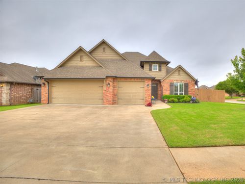 13500 S Poplar St, Glenpool, OK, 74033-3215 | Card Image