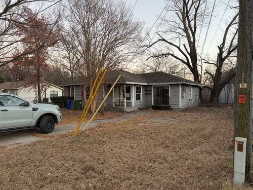 12010 Badger Dr, Balch Springs, TX, 75180-2804 | Card Image