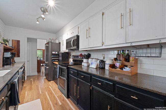 30650 Wildcat Dr, House other with 3 bedrooms, 2 bathrooms and null parking in Bulverde TX | Image 9