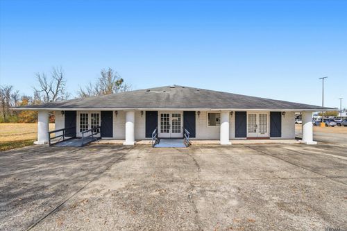 322 & 324 E Worthy St, Gonzales, LA, 70737-4235 | Card Image