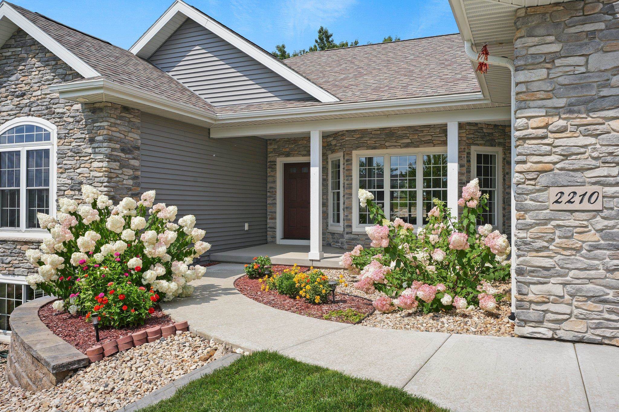 Alban Ln, Prairie Du Sac, WI 53578