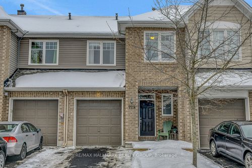 729 Hazelnut Cres, Gloucester, ON, K1T0K3 | Card Image