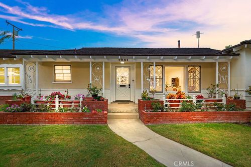 1901 N Greenbrier St, Santa Ana, CA, 92706-3432 | Card Image