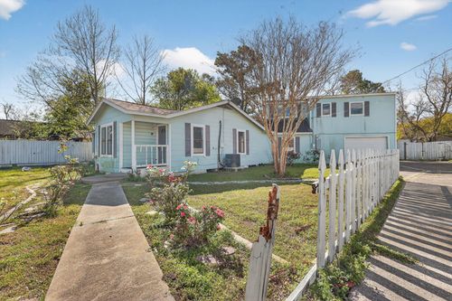 712 E Peach Street, Angleton, TX, 77515 | Card Image