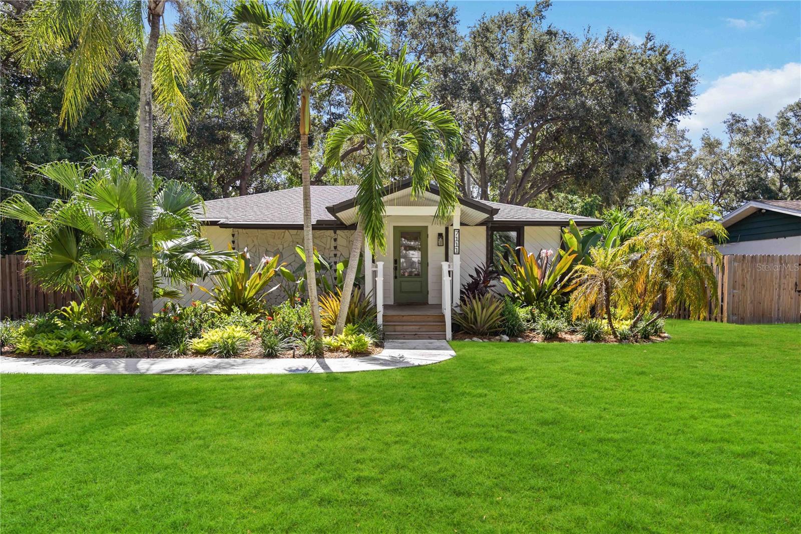 17th Ave, Bradenton, FL 34209