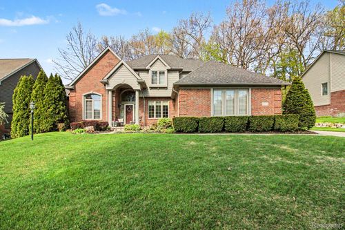 6501 Southampton Dr, Clarkston, MI, 48346-4742 | Card Image