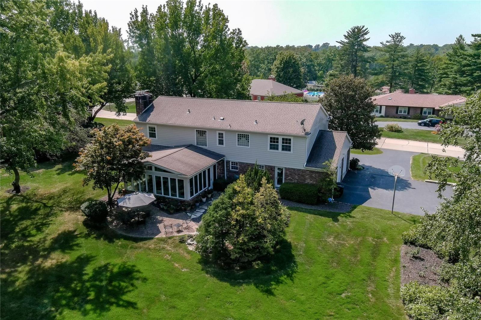 Runnymede Dr, Saint Louis, MO 63141