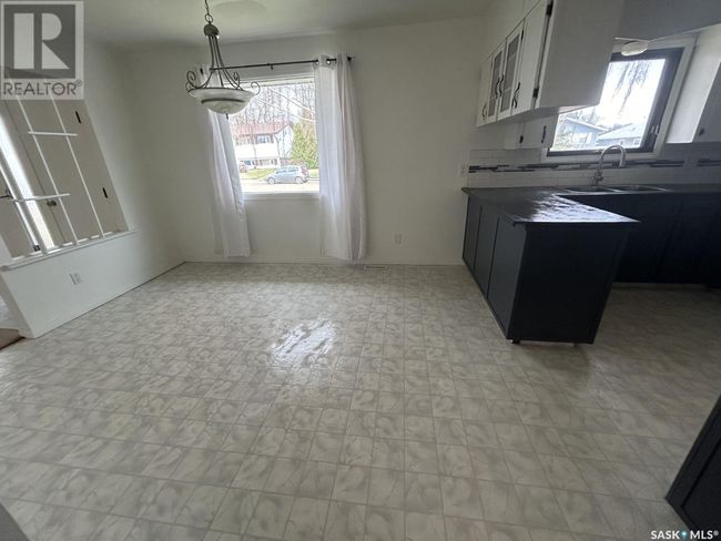 142 3rd St W, House other with 5 bedrooms, 2 bathrooms and null parking in Coronach SK | Image 7