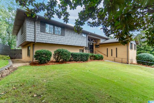 2220 Vesthaven Way E, Vestavia, AL, 35216-2052 | Card Image