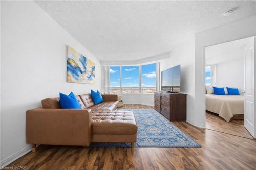 884-1 Greystone Walk Dr, Scarborough, ON, M1K5J3 | Card Image