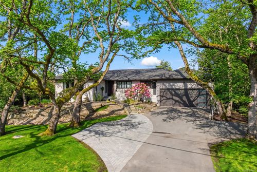 910 Foul Bay Rd, Victoria, BC, V8S4H8 | Card Image