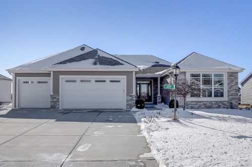 3049 Mendota Dr, Summit, WI, 53066-5125 | Card Image