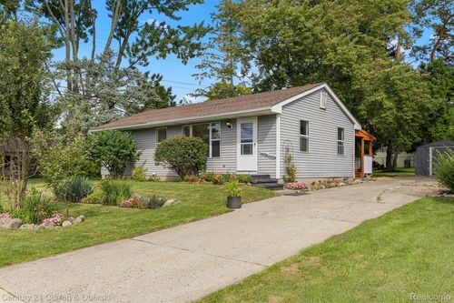 444 S Ridge St, South Lyon, MI, 48178-1166 | Card Image
