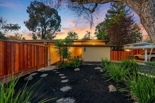 1080 Moffett Cir, Palo Alto, CA, 94303-3837 | Card Image