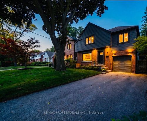 4 Winston Grove, Etobicoke, ON, M8Y2K8 | Card Image