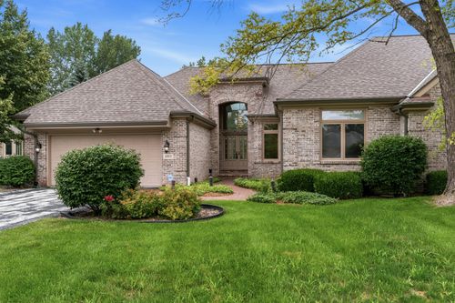 2810 W Golf Cir, Mequon, WI, 53092-2446 | Card Image