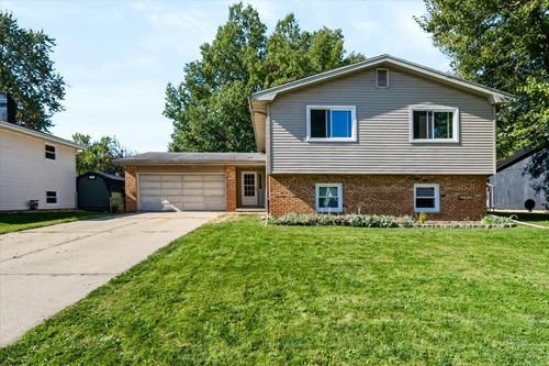 107 S Bayberry Ct, Bloomington, IL, 61704-4681 | Card Image