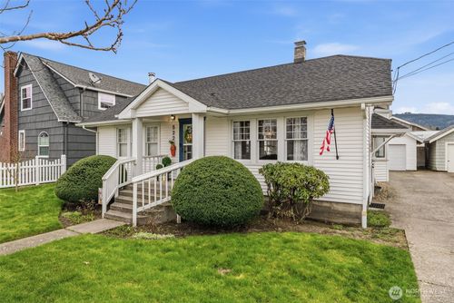 522 Front Ave Sw, Castle Rock, WA, 98611-8999 | Card Image