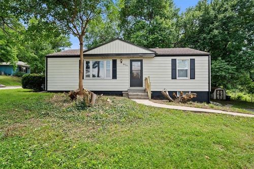 8905 E 55th St, Raytown, MO, 64133-2715 | Card Image